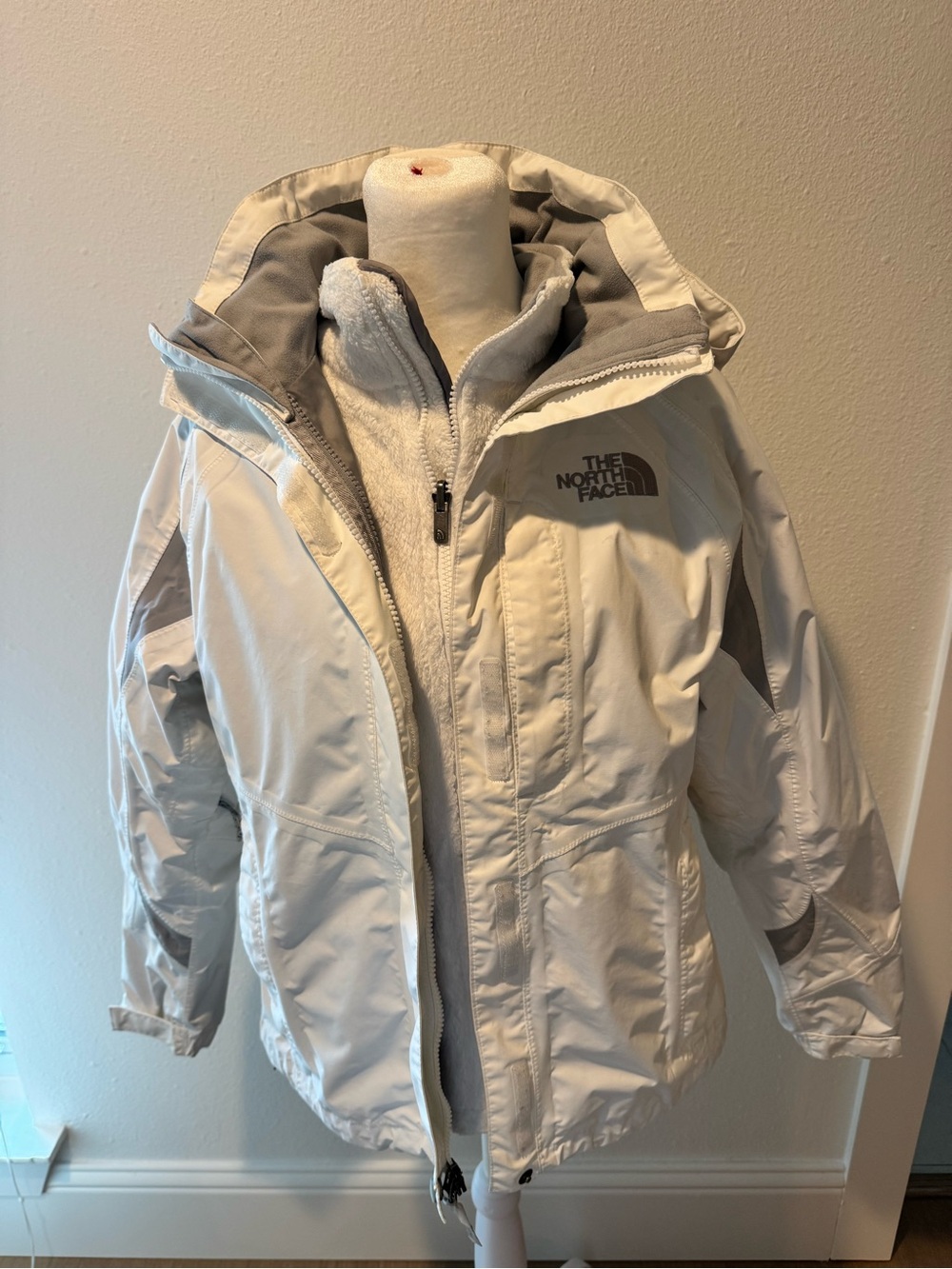 The North Face Women's White and Light Gray 2-in-1 Hiker Jacket